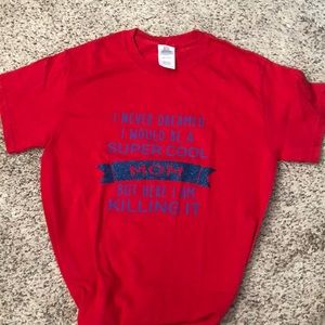 NWOT Gildan tee. Sz sm